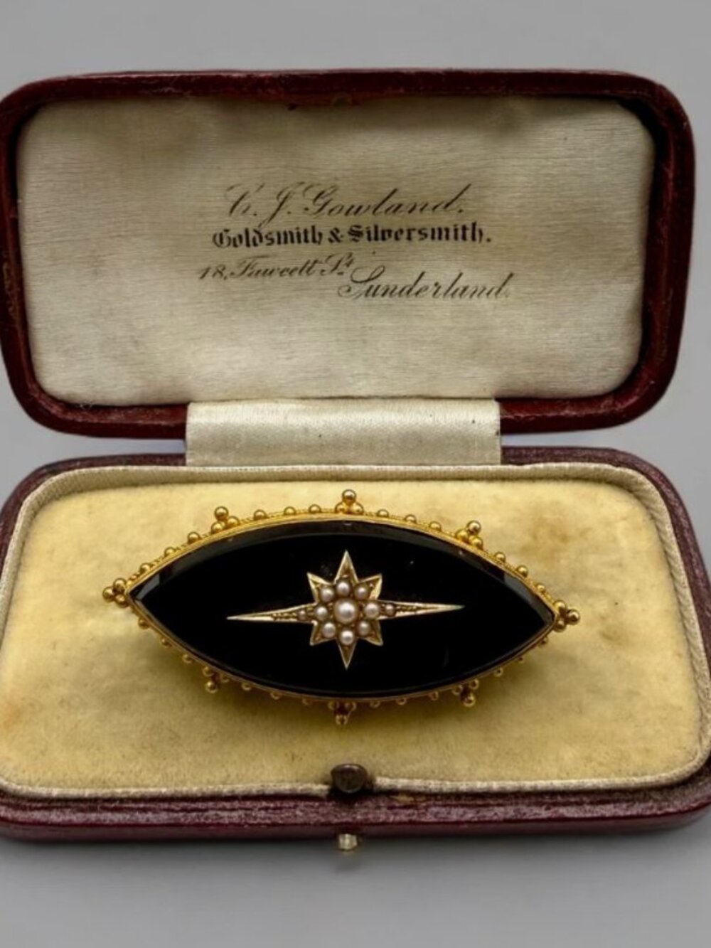 Antique 15k Solid Yellow Gold Onyx Starburst C-Clasp Mourning Brooch